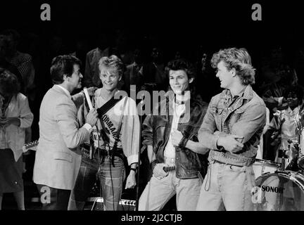 Ah Ha sur American Bandstand à ABC studios Hollywood, 1985 à ABC studios Hollywood, 1985 crédit: Ron Wolfson / MediaPunch Banque D'Images