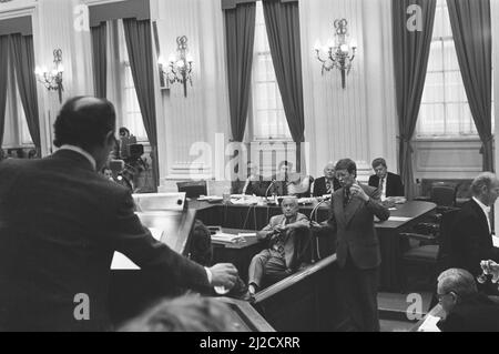 La Chambre des représentants débat sur l'ordre de coeur manqué, vue d'ensemble pendant l'interruption de Wiegel ca. 3 juin 1976 Banque D'Images