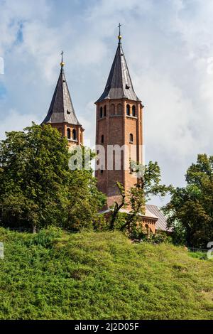 Plock, Pologne - 12 août 2021. Château au-dessus de la rivière en été Banque D'Images