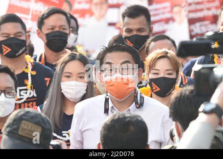 Bangkok, Thaïlande. 31st mars 2022. Wiroj Lakkhanaadisorn, représentant du parti Move Forward, candidat à l'élection du gouverneur, le 31 mars 2022, à l'hôtel de ville 2 de l'Administration métropolitaine de Bangkok. (Photo de Teera Noisakran/Pacific Press/Sipa USA) crédit: SIPA USA/Alay Live News Banque D'Images