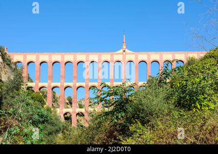 Aqueduct de l'aigle (Acueducto del Águila) à Nerja, Andalousie, Espagne Banque D'Images