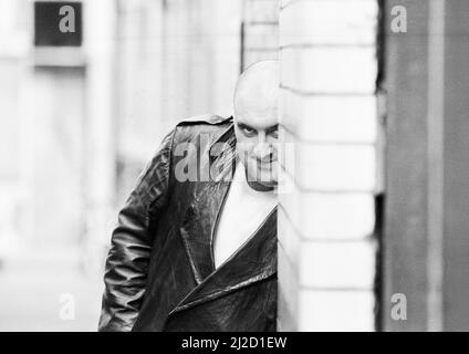 Alexei Sayle, comédien de Liverpudlian, qui a joué dans la série télévisée de la BBC The Young One, photographiée à Londres. 17th mai 1985. Banque D'Images