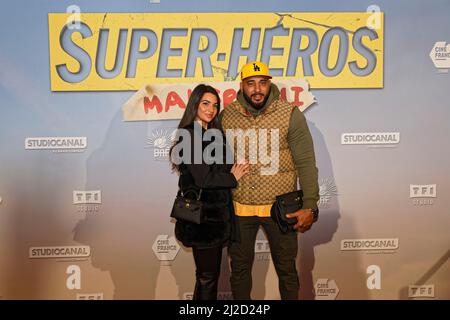 Paris, France. 31 janvier 2022, Kamel Guenfoud et un invité assistant à la première Super Heros Malgre lui le 31 2022 janvier au Grand Rex Banque D'Images