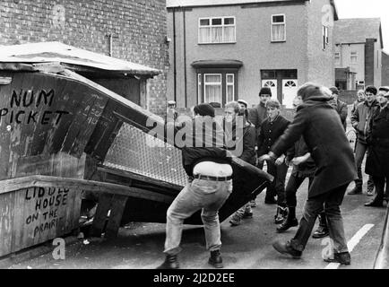 Grève nationale des mineurs 1985 Une marche pacifique en frappant les mineurs se transforme en violence 5 mars 1985 Banque D'Images