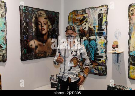 Paris, France. 13 mars 2022, peintures d'Adriano Cuencas à l'exposition Art 3F le 13 mars 2022 à Paris, France.crédit : Gerard Crossay/Alamy Banque D'Images