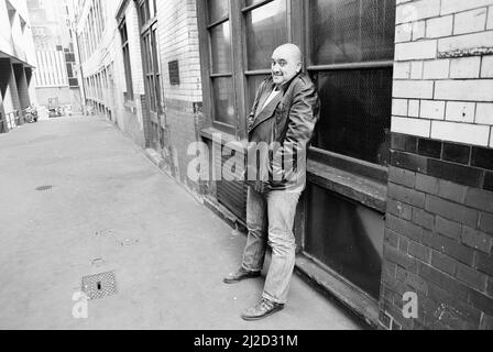 Alexei Sayle, comédien de Liverpudlian, qui a joué dans la série télévisée de la BBC The Young One, photographiée à Londres. 17th mai 1985. Banque D'Images