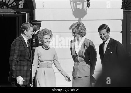 Le président américain Ronald Reagan et son épouse Nancy accueillent la princesse Diana et son mari le prince Charles à la Maison Blanche, Washington, D.C., le couple royal est arrivé à Washington, D.C., pour une visite de trois jours avant de voyager en Floride, photo prise le 9th novembre 1985 Banque D'Images