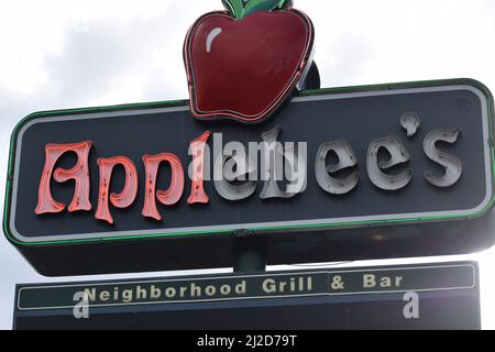 Enseigne Applebee's Neighborhood Grill & Bar avec lumières grillées - 2021 août Banque D'Images