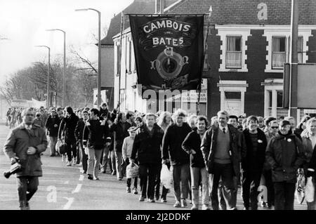 La grève des mineurs nationaux 1985 Une marche pacifique en frappant des mineurs de la mine de charbon Bates 5 mars 1985 Banque D'Images