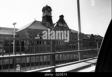 L'extérieur de la gare de Manors, aujourd'hui abandonnée, à Newcastle, le 1st juillet 1985 Banque D'Images