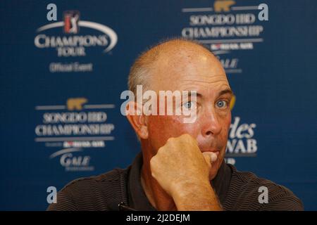 5 sept 2011-Incheon, Corée du Sud-Tom Lehman assister à la conférence de presse lors du championnat PGA Tour Songdo IBD à Incheon, à l'ouest de Séoul, le 5 sept 2011, Corée du Sud. Le Championnat Songdo IBD est un tournoi de golf sur la Champions Tour. Il a été joué pour la première fois en tant que Championnat Posco E&C Songdo en septembre 2010 au Jack Nicklaus Golf Club Korea à Songdo, en Corée du Sud. C'était le premier tournoi du Champions Tour en Asie. En 2010, la bourse s'élevait à 3 000 000 dollars américains, et $450 000 ont été regagnant. C'était le plus grand sac à main jamais pour un événement Champions Tour. Banque D'Images