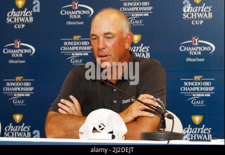 5 sept 2011-Incheon, Corée du Sud-Tom Lehman assister à la conférence de presse lors du championnat PGA Tour Songdo IBD à Incheon, à l'ouest de Séoul, le 5 sept 2011, Corée du Sud. Le Championnat Songdo IBD est un tournoi de golf sur la Champions Tour. Il a été joué pour la première fois en tant que Championnat Posco E&C Songdo en septembre 2010 au Jack Nicklaus Golf Club Korea à Songdo, en Corée du Sud. C'était le premier tournoi du Champions Tour en Asie. En 2010, la bourse s'élevait à 3 000 000 dollars américains, et $450 000 ont été regagnant. C'était le plus grand sac à main jamais pour un événement Champions Tour. Banque D'Images