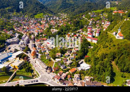 Vue aérienne générale d'Idrija, Slovénie Banque D'Images