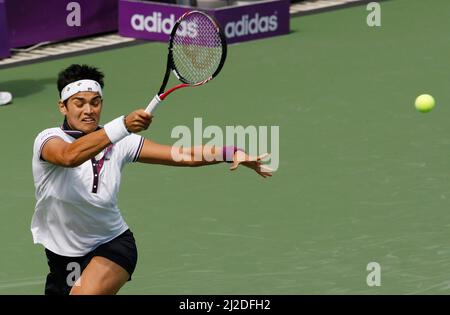 20 sept 2011-Séoul, Corée du Sud-Eleni Daniilidou de Grèce, retourne à SO-Jung Kim de Corée (pas d'image), lors d'une seule journée de jeu, le premier dans le Hansol Korea Open tennis au terrain de tennis du parc olympique dans l'est de Séoul, le 20 septembre 2011, Corée du Sud. Eleni Daniilidou a gagné en 4-6, 6-2, 7-5. Banque D'Images