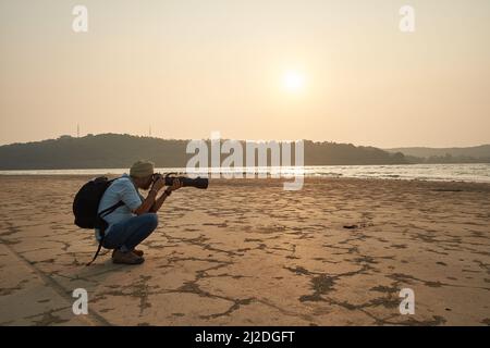 Sur les plages de Ratnagiri au Maharashtra. Cette année, moins d'oiseaux migrateurs ont été trouvés. La perte de bio-diversité est très visible. Banque D'Images