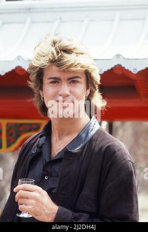 Groupe pop britannique Wham photographié lors de leur visite de 10 jours en Chine, le 1985 avril. Chanteur George Michael pendant le voyage historique. Banque D'Images