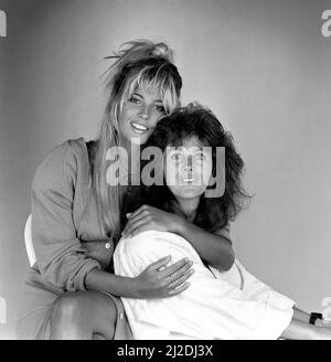 Mandy Smith avec sa mère Patsy Smith. 20th août 1986. Banque D'Images