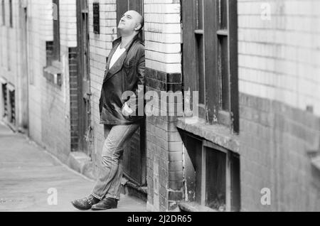 Alexei Sayle, comédien de Liverpudlian, qui a joué dans la série télévisée de la BBC The Young One, photographiée à Londres. 17th mai 1985. Banque D'Images