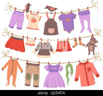 Ensemble de séchage de vêtements pour bébé. Nettoyer les petits corps, les robes, les pantalons, les shorts, les chaussettes, les pyjamas, les jouets accrochés aux cordes avec les oiseaux. Collection d'illustrations vectorielles Illustration de Vecteur