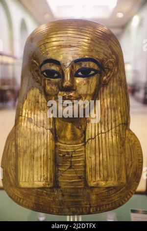 Masque d'or de l'ancien Pharaon égyptien Toutankhamon dans le Musée égyptien du Caire, le plus ancien musée archéologique du Moyen-Orient Banque D'Images