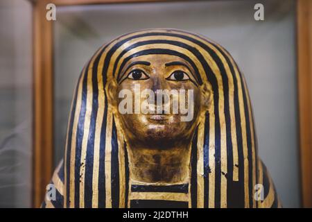 Masque d'or de l'ancien Pharaon égyptien Toutankhamon dans le Musée égyptien du Caire, le plus ancien musée archéologique du Moyen-Orient Banque D'Images