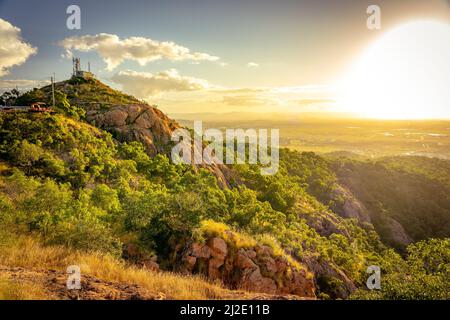 Vue panoramique aérienne de la côte de Townsville au coucher du soleil, Queensland, Australie Banque D'Images