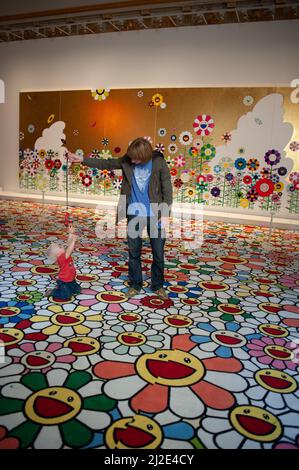 Versailles, France, visiteurs de l'exposition d'art contemporain ...