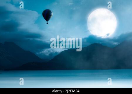 Scène nocturne magique avec pleine lune dans le ciel nuageux et vol en montgolfière Banque D'Images