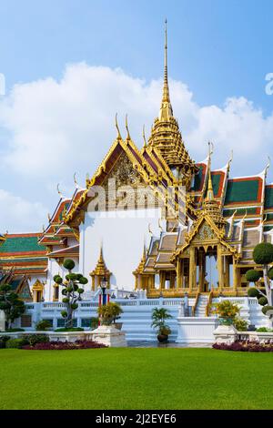 Bangkok, Thaïlande - 4 janvier 2010 : Phra Tinang Aporn Phimok Prasat Pavillion dans le Grand Palais de Bangkok. Banque D'Images