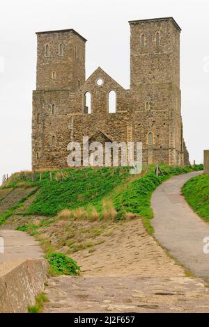 Les vestiges de l'église St Marys, Reculver, Herne Bay, Kent. Banque D'Images