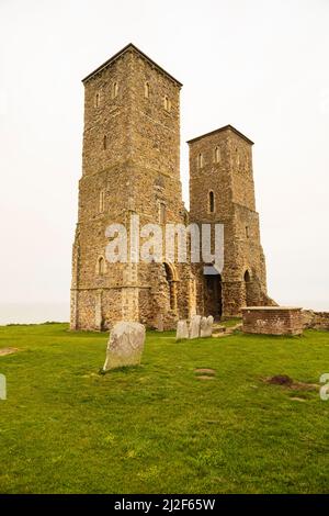 Les vestiges de l'église St Marys, Reculver, Herne Bay, Kent. Banque D'Images