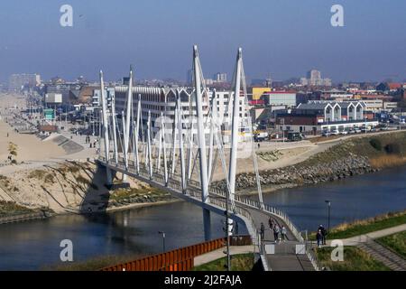 La grande passerelle vue depuis le dernier étage de la FRAC Nord, Nord, hauts-de-France, France Banque D'Images