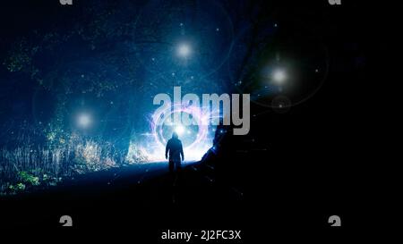 Un concept de science-fiction d'un homme debout devant un portail extraterrestre lumineux. Lors d'une nuit d'hivers effrayante dans la campagne Banque D'Images
