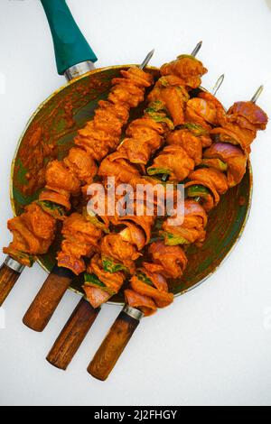 La viande marinée pour grill, Brochette de poulet Banque D'Images