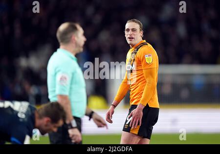 Tom Eaves de Hull City réagit après avoir été envoyé lors du match du championnat Sky Bet au MKM Stadium, à Hull. Date de la photo: Vendredi 1 avril 2022. Banque D'Images