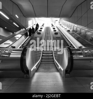 Station de métro Battersea Power Sation récemment ouverte, également station de métro, monochrome. Londres. Banque D'Images