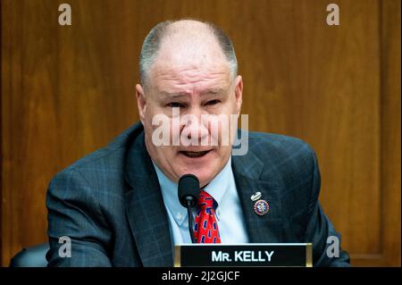 Washington, États-Unis. 01st avril 2022. Le représentant des États-Unis, Trent Kelly (R-MS), prend la parole à l'audience du Comité des services armés de la Chambre des communes. Crédit : SOPA Images Limited/Alamy Live News Banque D'Images