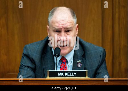 Washington, États-Unis. 01st avril 2022. Le représentant des États-Unis, Trent Kelly (R-MS), prend la parole à l'audience du Comité des services armés de la Chambre des communes. Crédit : SOPA Images Limited/Alamy Live News Banque D'Images