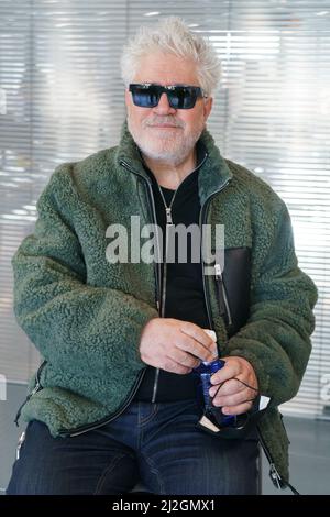 Madrid, Espagne. 01st avril 2022. Pedro Almodóvar assiste au spectacle Palomo Espagne à la semaine de la mode de Madrid, qui s'est tenue à l'espace de métier à Madrid. Crédit : SOPA Images Limited/Alamy Live News Banque D'Images