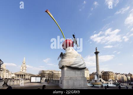 Modern Art London; « The End », sculpture de Heather Phillipson sur la quatrième plinthe, Trafalgar Square Londres UK 2021-2022 Banque D'Images