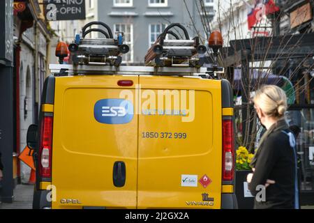 Une fourgonnette ESB Networks garée dans la ville de Cork Banque D'Images