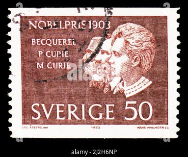 MOSCOU, RUSSIE - 13 MARS 2022: Timbre-poste imprimé en Suède montre les lauréats du prix Nobel, série, vers 1963 Banque D'Images