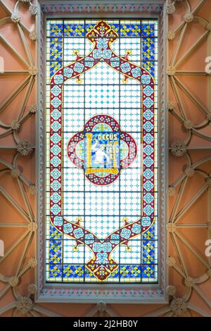 Portugal, Porto, vitraux au plafond de Livraria Lello Banque D'Images