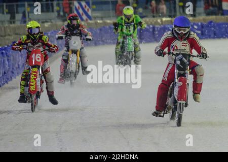 Heerenveen, pays-Bas. 1st avril 2022. HEERENVEEN, T.-N.-L. AVR 1. Martin Posch (bleu) dirige Jasper Iwema (jaune), Tom Abrahamsson (rouge) et Jui Kouvula (blanc) pendant le ROLOEF THIJS BOKAAL à Ice Rink Thialf, Heerenveen, le vendredi 1st avril 2022. (Credit: Ian Charles | MI News) Credit: MI News & Sport /Alay Live News Banque D'Images