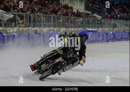 Heerenveen, pays-Bas. 1st avril 2022. HEERENVEEN, T.-N.-L. AVR 1. Henri Ahlbom (Bleu) dirige Benedikt Monn (partiellement caché) pendant le ROLOEF THIJS BOKAAL à Ice Rink Thialf, Heerenveen le vendredi 1st avril 2022. (Credit: Ian Charles | MI News) Credit: MI News & Sport /Alay Live News Banque D'Images