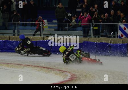 Heerenveen, pays-Bas. 1st avril 2022. HEERENVEEN, T.-N.-L. AVR 1. Benedikt Monn perd le contrôle et commence à se tourner en finale pendant le ROLOEF THIJS BOKAAL à Ice Rink Thialf, Heerenveen le vendredi 1st avril 2022. (Credit: Ian Charles | MI News) Credit: MI News & Sport /Alay Live News Banque D'Images