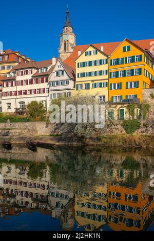 Vue sur la vieille ville de Tübingen depuis la rive du Neckar. Bade-Wurtemberg, Allemagne. Banque D'Images