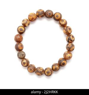 Bracelet de perles agate de style tibétain isolé sur fond blanc Banque D'Images