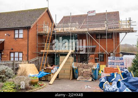 Woodbridge Suffolk Royaume-Uni février 22 2022: Échafaudage sur une maison résidentielle au Royaume-Uni pendant les travaux de construction sont effectués Banque D'Images