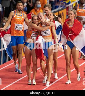 Lisanne de Witte, Femke bol, Lieke Klaver et Eveline Saalberg des pays-Bas célèbrent cette deuxième place dans le relais féminin final de 400m Thr Banque D'Images